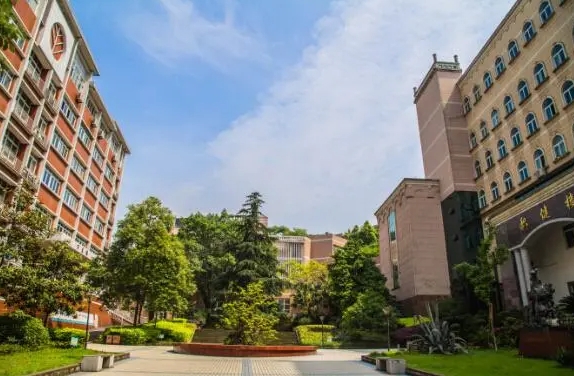 西南大學(xué)附屬中學(xué)校怎么樣、好不好