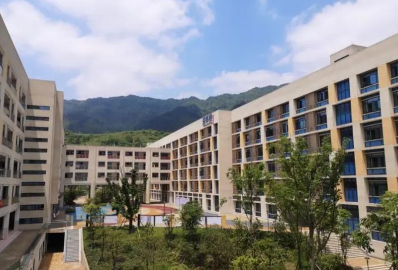 重慶市朝陽(yáng)中學(xué)校地址，乘車路線