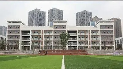 重慶市大學(xué)城第一中學(xué)校地址，乘車路線