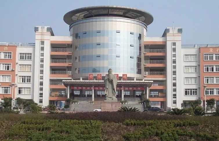 重慶市大足中學(xué)校地址，乘車路線