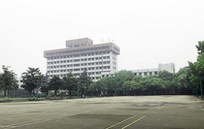湖北2024年讀鐵路學(xué)校多少錢(qián)
