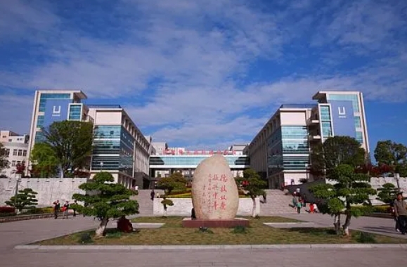 2024藁城區(qū)新冀明中學多少錢(學費明細)