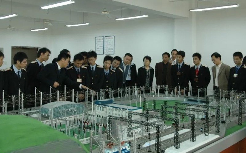 廣東2024年鐵路學(xué)校學(xué)什么專(zhuān)業(yè)有前途