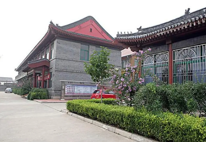 山海關(guān)第一中學地址，乘車路線