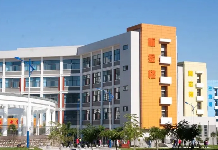 燕山大學(xué)附屬中學(xué)地址，乘車路線