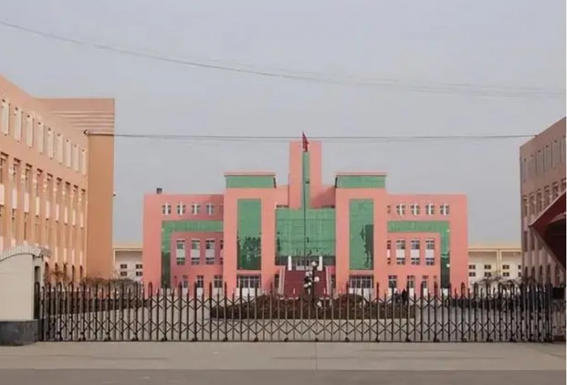 保定市清苑中學(xué)地址，乘車路線