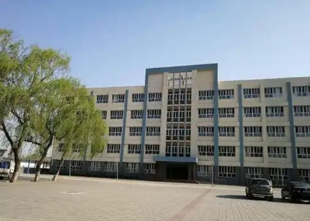 易縣第二中學(xué)地址，乘車(chē)路線