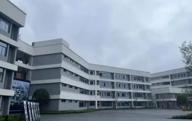 2025東部新區(qū)四中多少錢(學費明細)