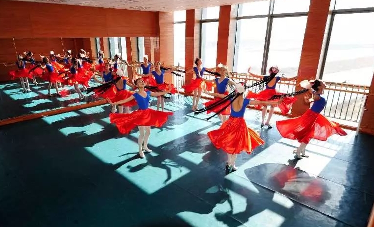 2025遼寧歌舞團附屬藝術(shù)學(xué)校多少錢 遼寧歌舞團附屬藝術(shù)學(xué)校各專業(yè)學(xué)費收費標(biāo)準(zhǔn)
