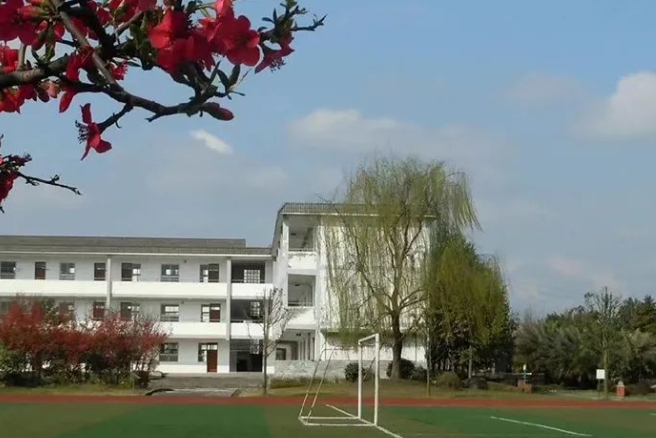 郫都三中地址，乘車路線