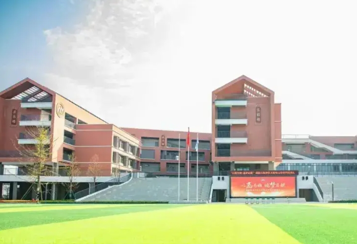 新津?yàn)槊鲗W(xué)校怎么樣、好不好