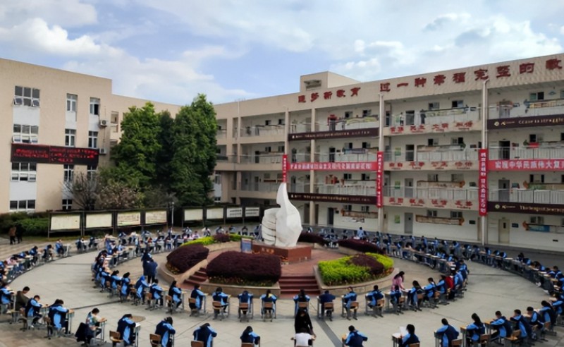 2025金堂外國(guó)語(yǔ)實(shí)驗(yàn)學(xué)校招生計(jì)劃 招生人數(shù)是多少(附要求、條件、對(duì)象)