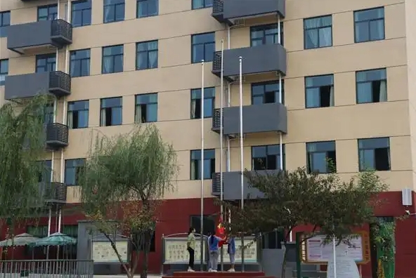成都市青白江區(qū)龍王中學(xué)地址，乘車路線